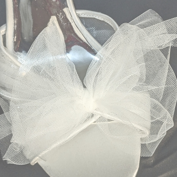 BADGLEY MISCHKA Terris mid heel White Satin tulle bow ankle strap shoes. Size 11 - Picture 3 of 6